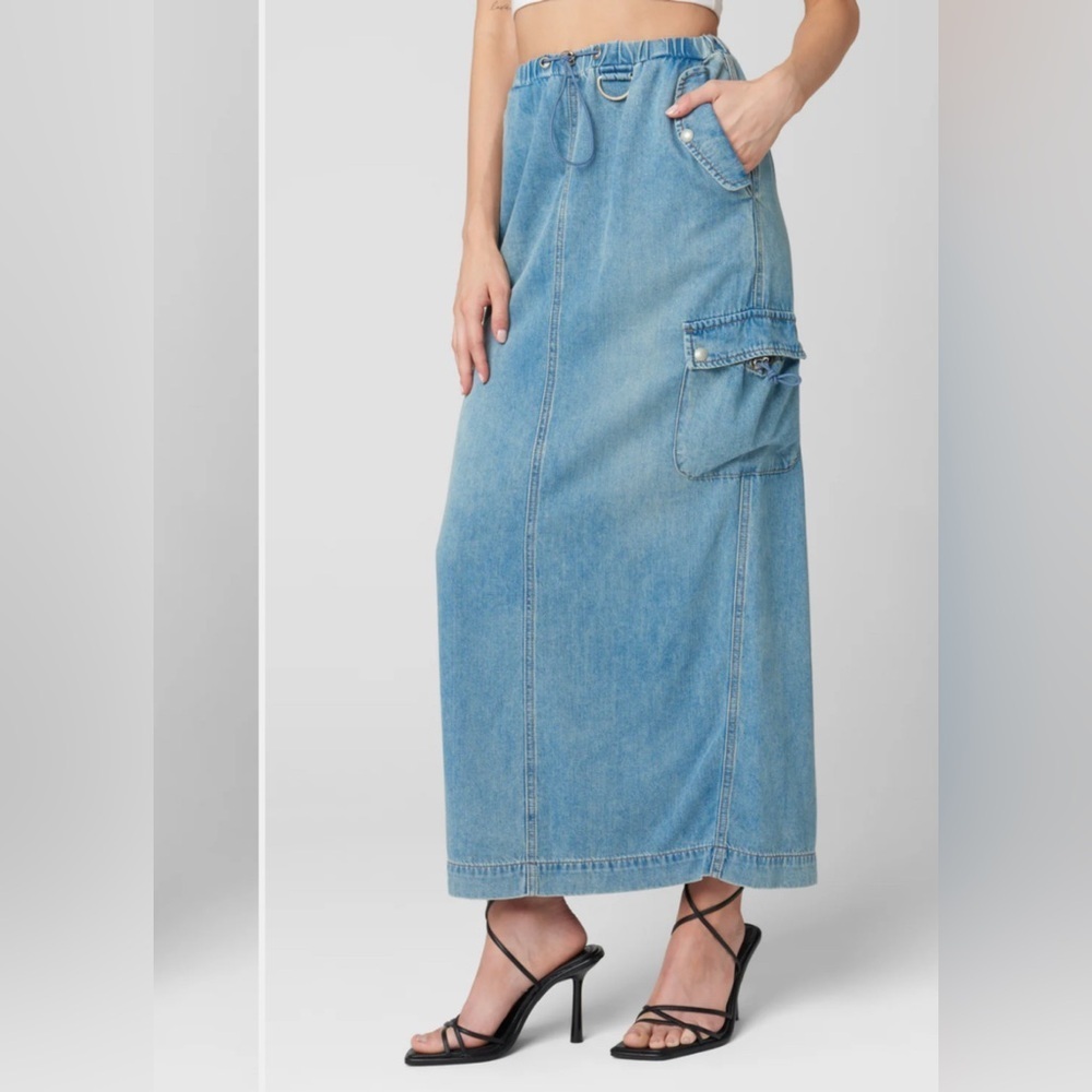 BLANKNYC BACKTRAIL MAXI DENIM CARGO SKIRT MEDIUM NEW WITH TAG
0608